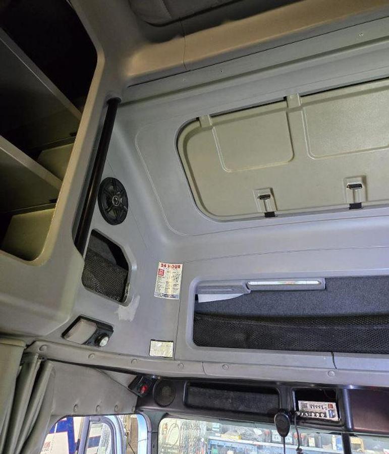 Used 1998 FREIGHTLINER FLD132 CLASSIC XL