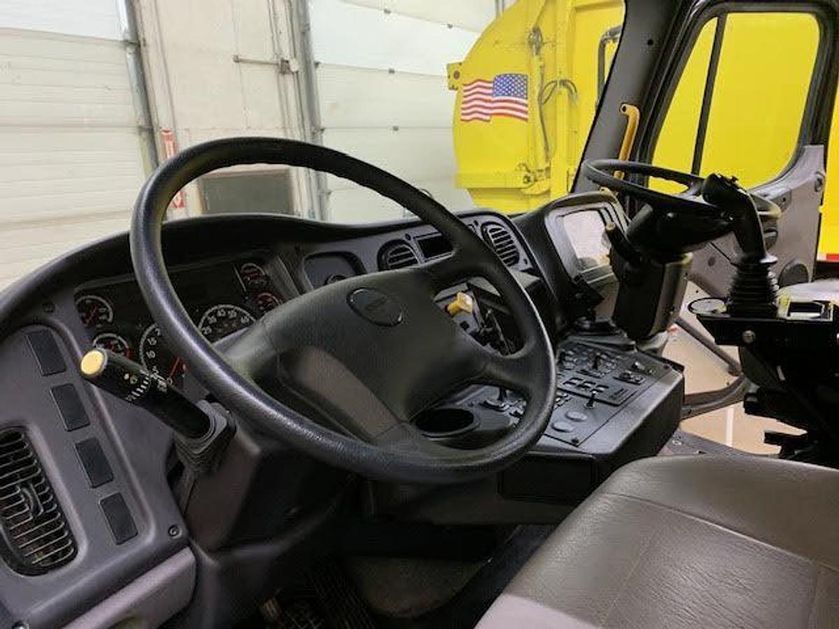Used 2022 Freightliner M2