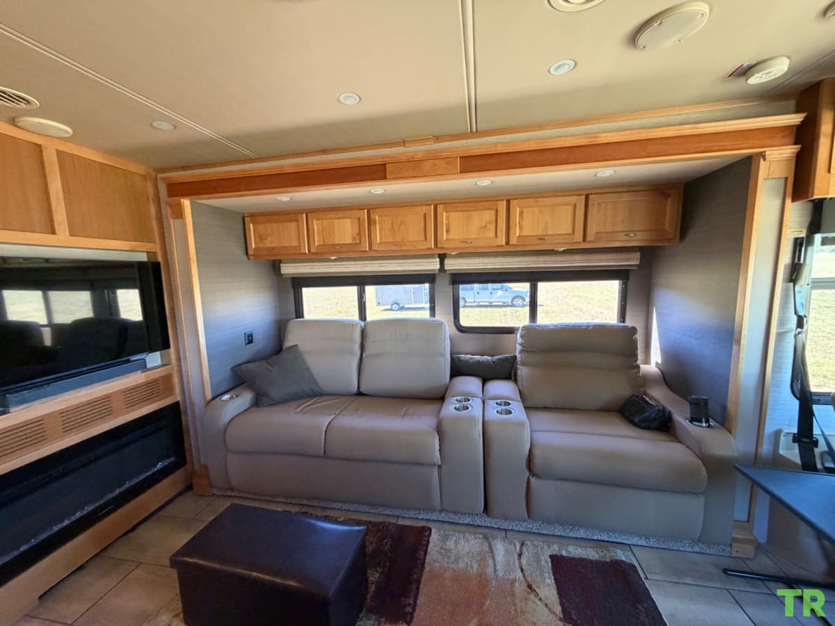 Used 2022 Tiffin Allegro RED 33AL