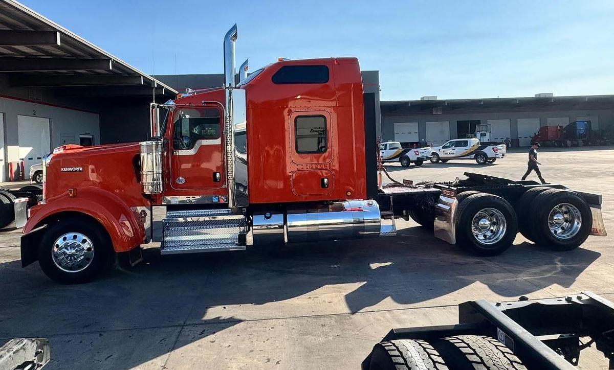 Used 2023 Kenworth W900L Sleeper Semi Truck