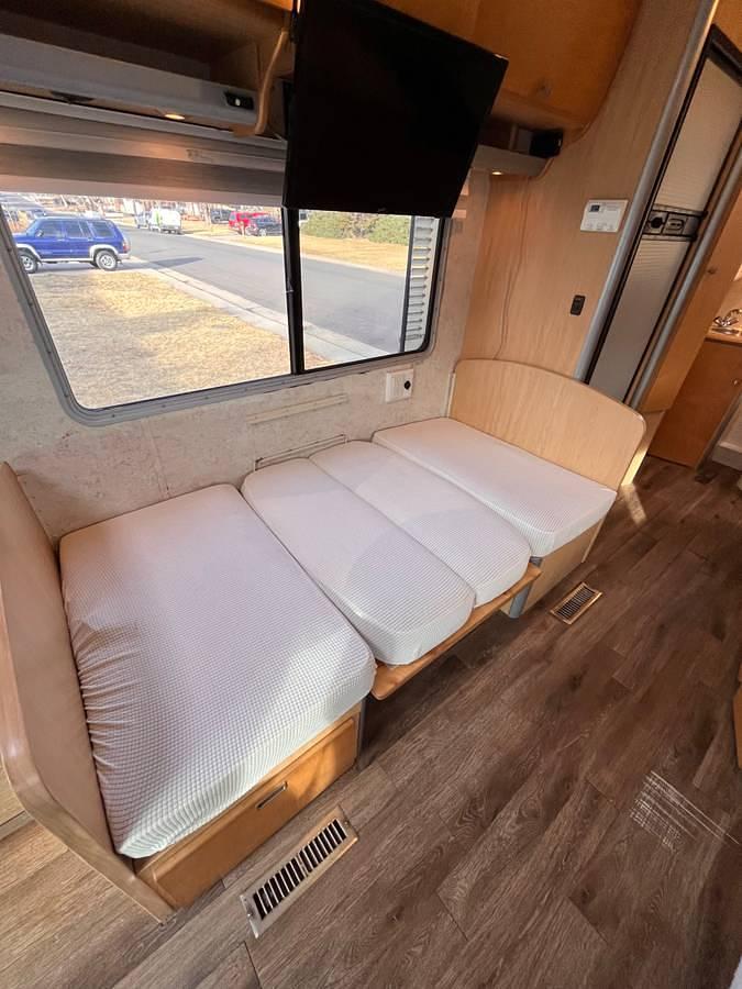 Used 2006 Winnebago Navion Itasca Rv