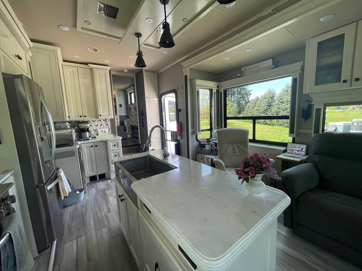 Used 2022 Vanleigh Beacon 390GBB