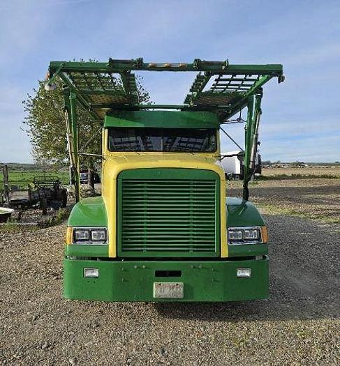 Used 1999 Freightliner FLD120