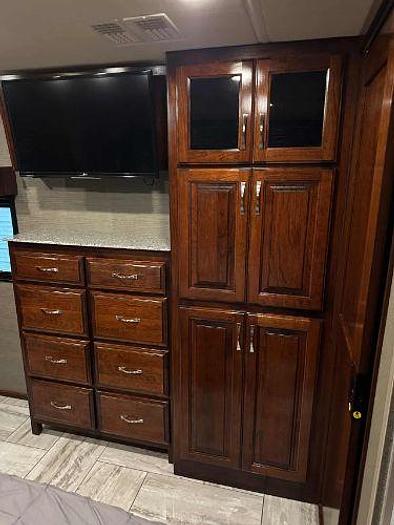 Used 2017 Fleetwood Discovery LXE 40G