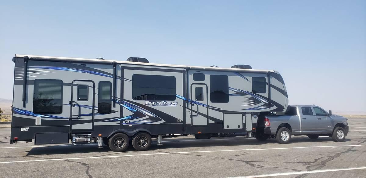 Used 2017 Keystone Fuzion 371 Anniversary Edition Fifth Wheel Toy Hauler