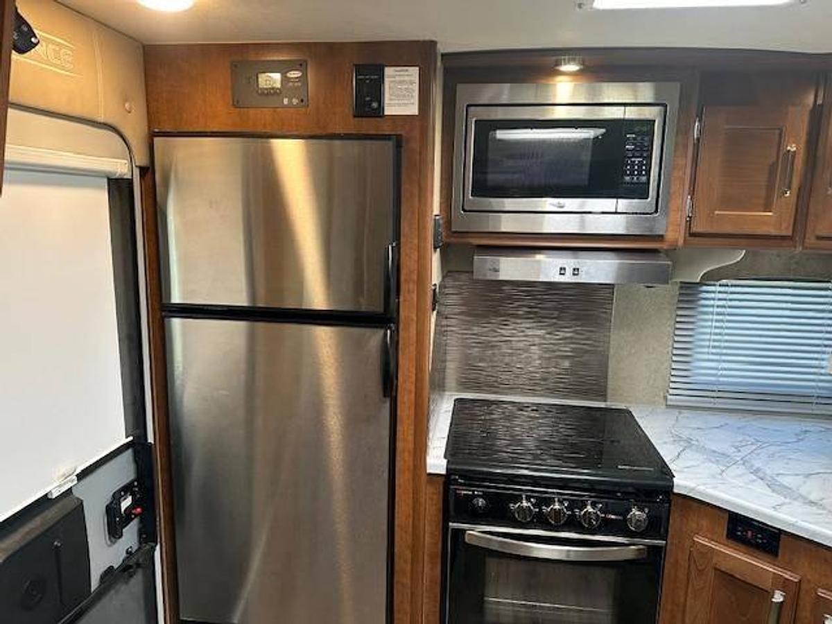 Used 2021 Lance 2285 Travel Trailer