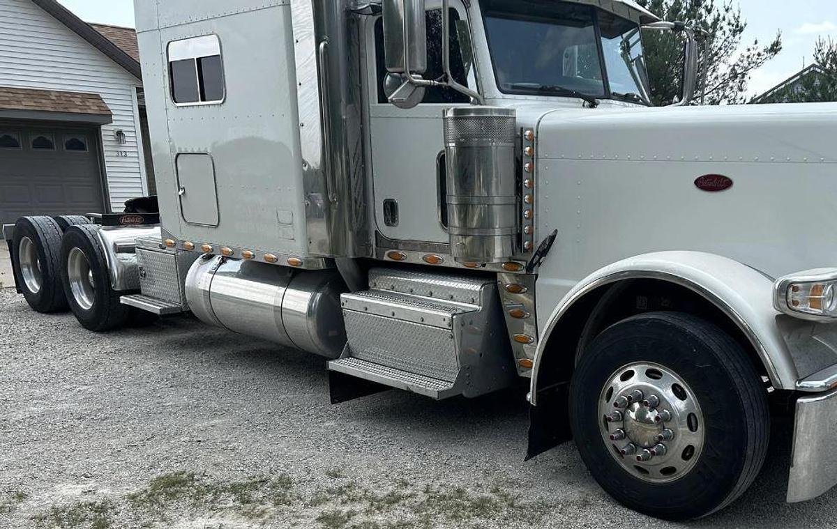 Used 2015 Peterbilt 389