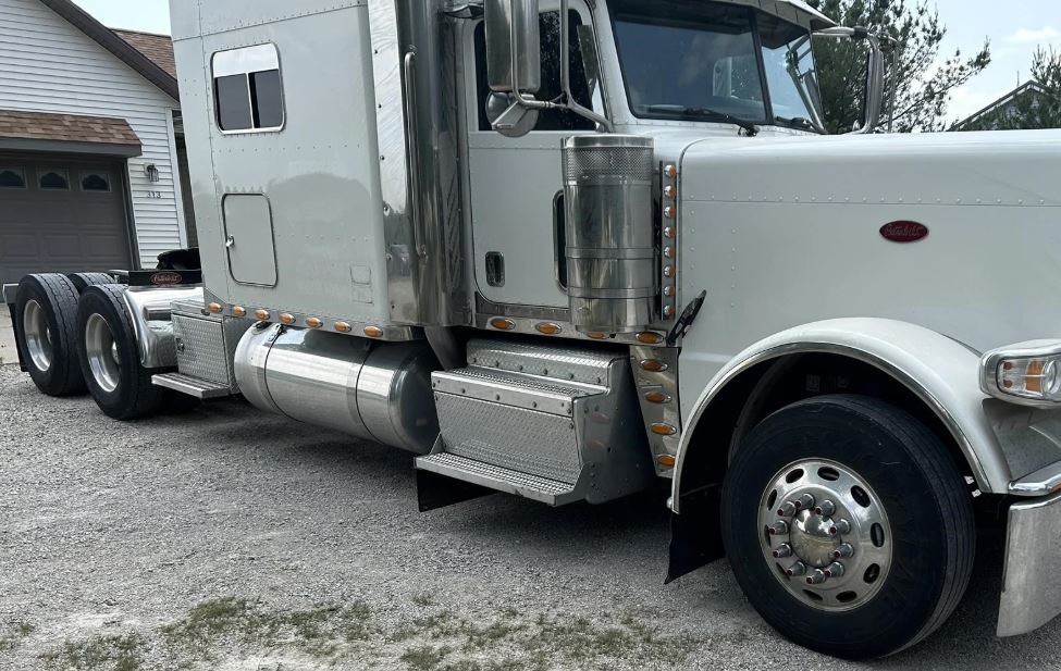 Used 2015 Peterbilt 389