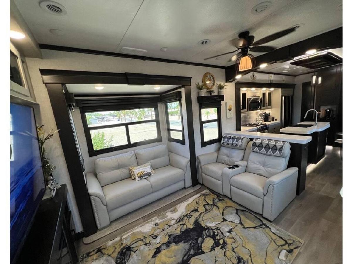 Used 2021 Crossroads REDWOOD RW4150RD Fifth Wheel