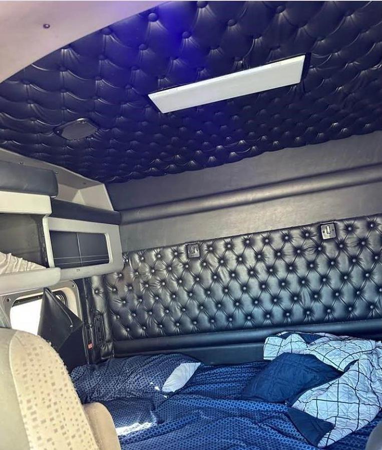 Used 2018 Kenworth W900B