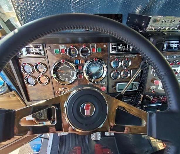 Used 1996 KENWORTH T800 and 2020 Great Dane Dry Van