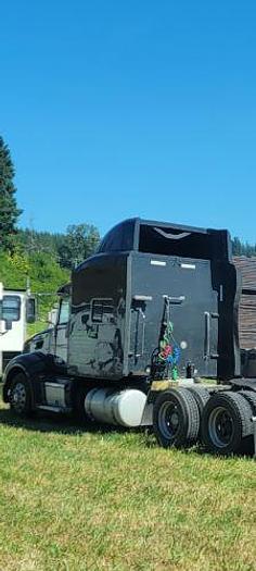 Used 2012 Peterbilt Sleeper Semi Tractor