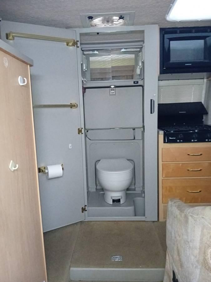 Used 2005 Winnebago Rialta