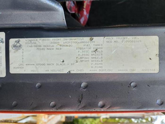 Used 1997 Mack RD688ES with a National 800C Crane