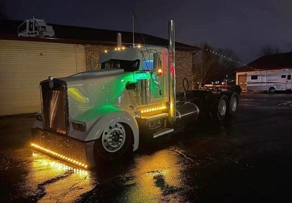 Used 2003 Kenworth W900L