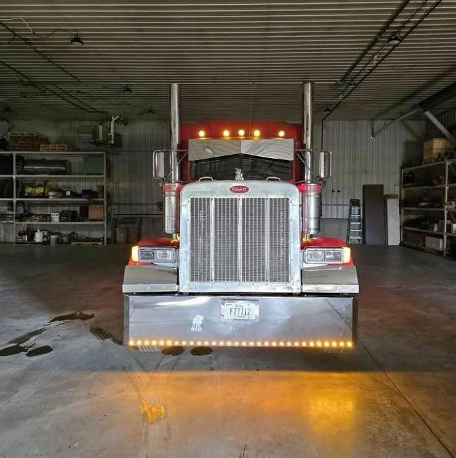 Used 1999 Peterbilt 379 Sleeper Semi Truck