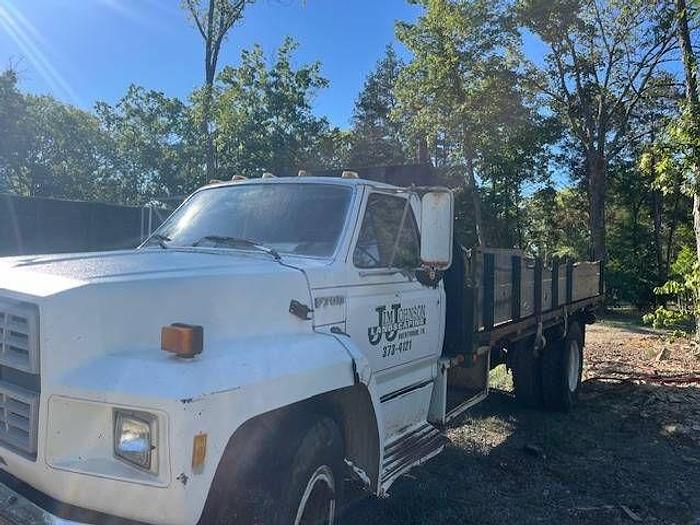 Used 1994 Ford F700 Dump Truck