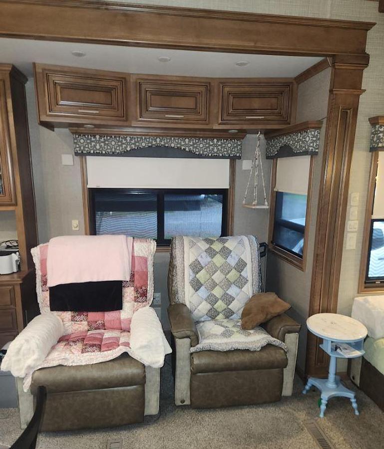 Used 2019 DRV MOBILE SUITES 44 HOUSTON Fifth Wheel
