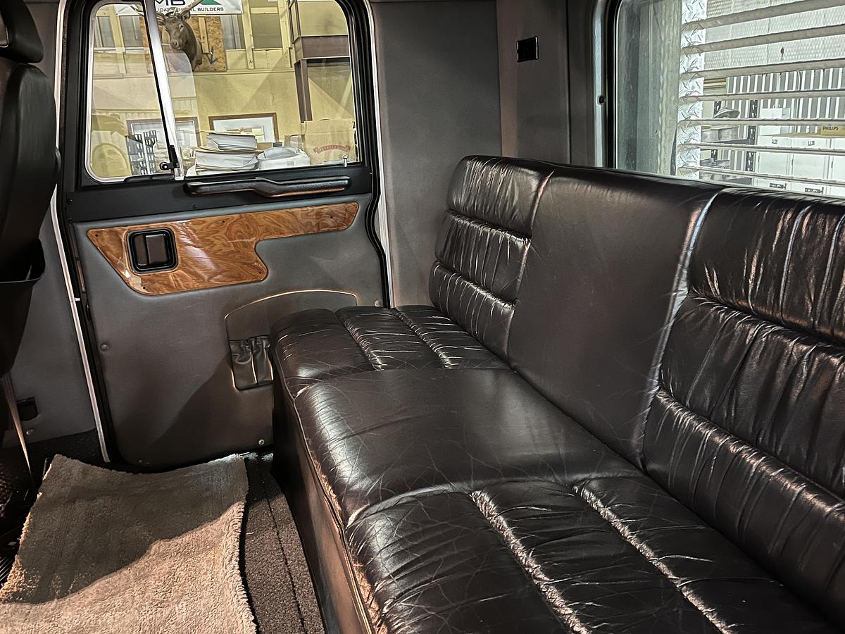 Used 2001 Peterbilt 379 Sleeper Semi Truck