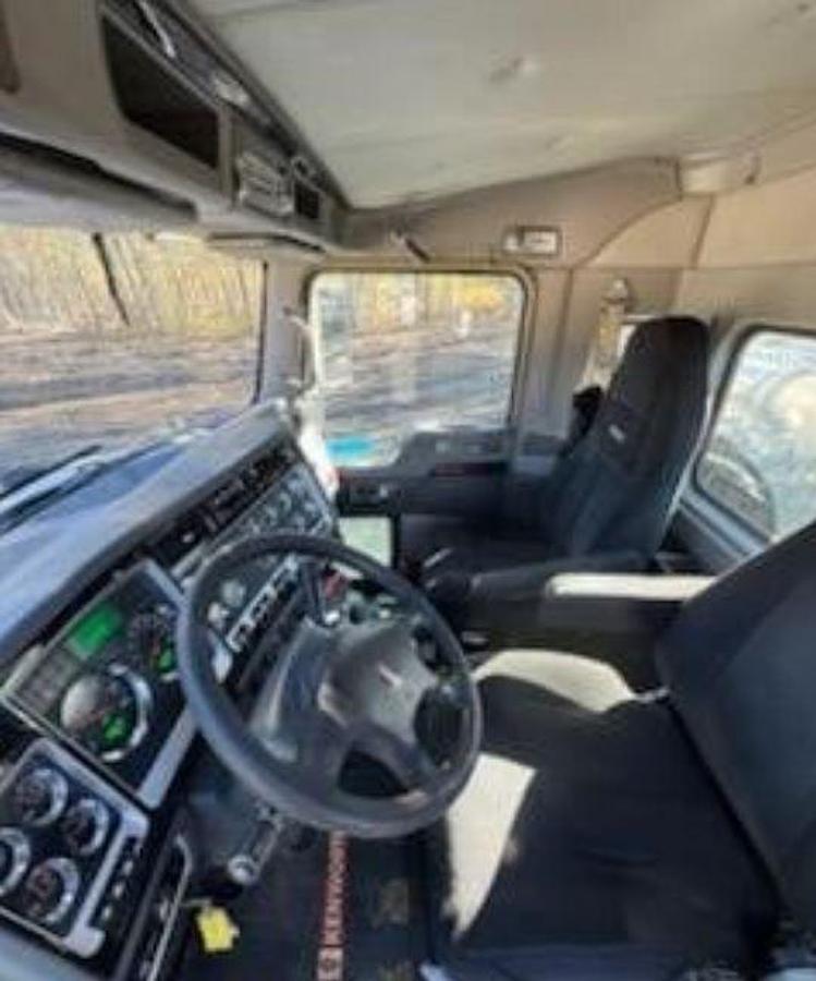 Used 2014 Kenworth T800 Day Cab