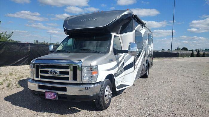 Used 2016 Itasca Cambria 27K