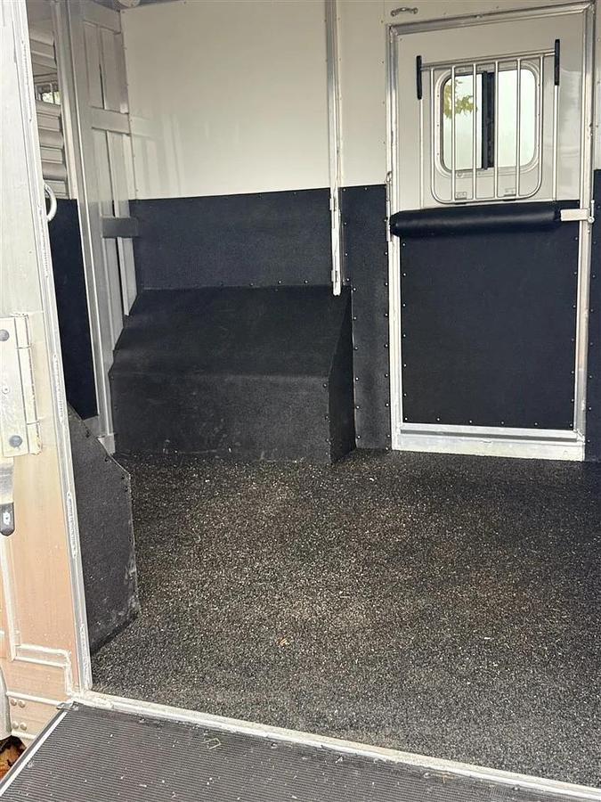 Used 2024 4 Star HTXG6H358086 9 Horse Trailer