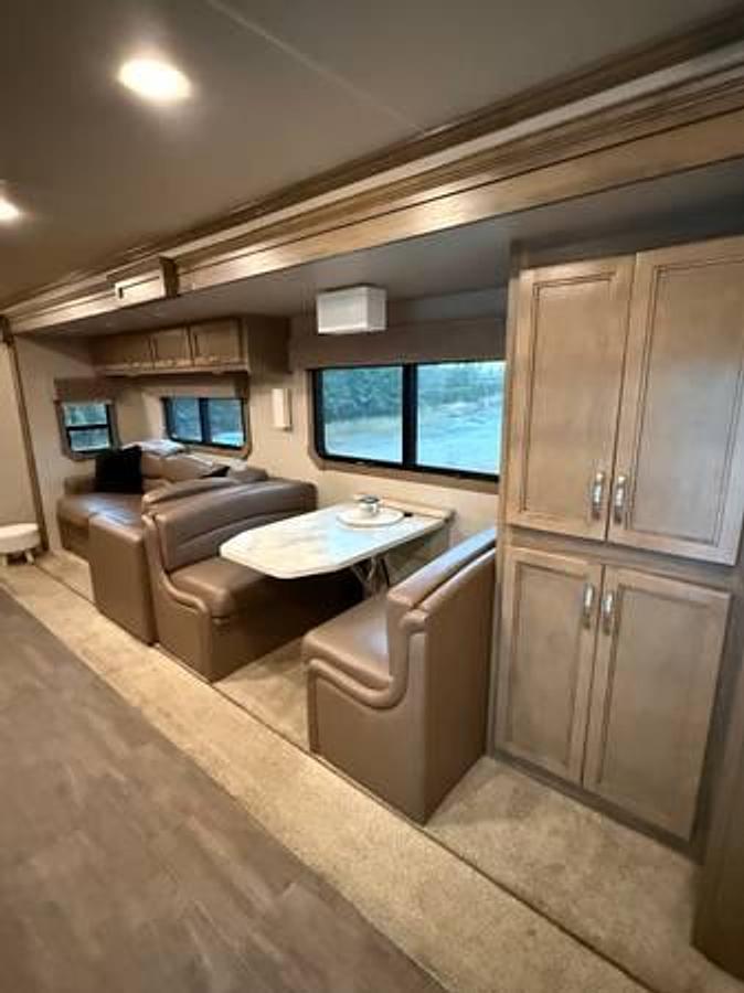 Used 2018 Jayco Seneca 37K