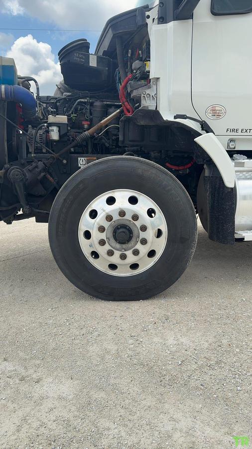 Used 2021 Kenworth T880