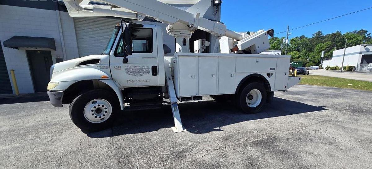 Used 2005 ALTEC TA45M-T50 MOUNTED ON 2005 INTERNATIONAL DURASTAR 4300