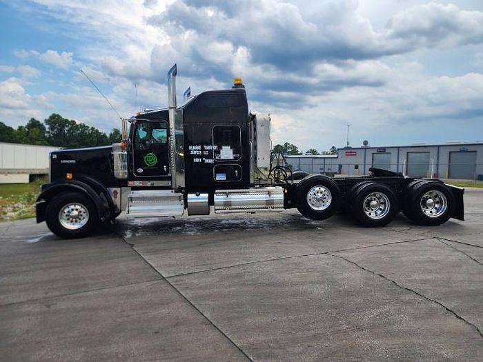 Used 2022 KENWORTH W900 Sleeper Truck