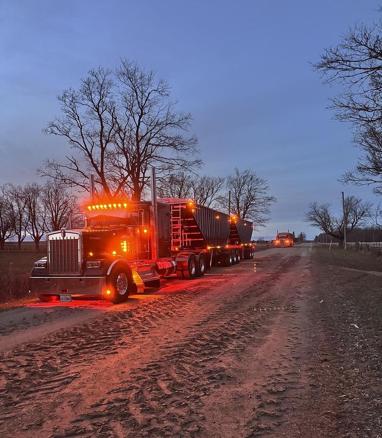 Used 2025 Kenworth W900 Sleeper Semi Truck 565 HP Cummins