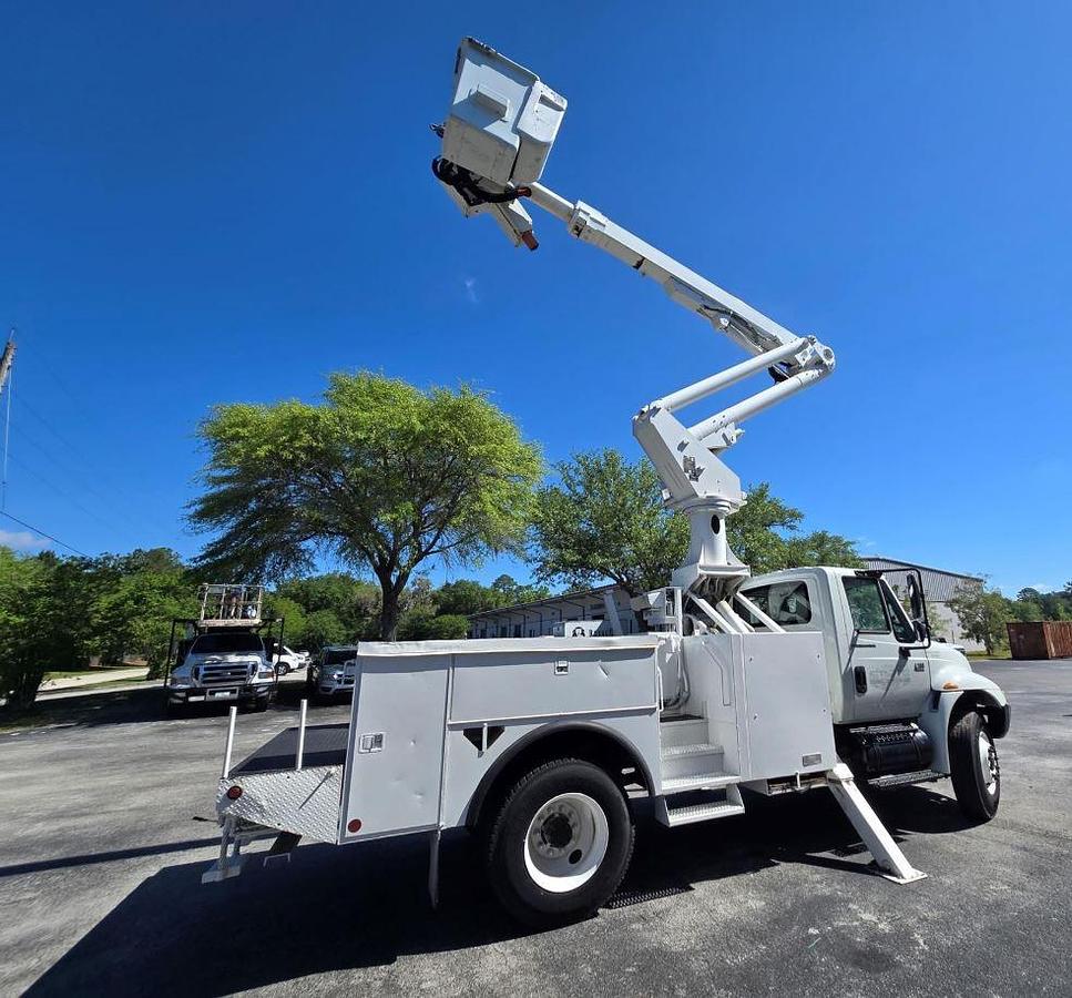 Used 2005 ALTEC TA45M-T50 MOUNTED ON 2005 INTERNATIONAL DURASTAR 4300