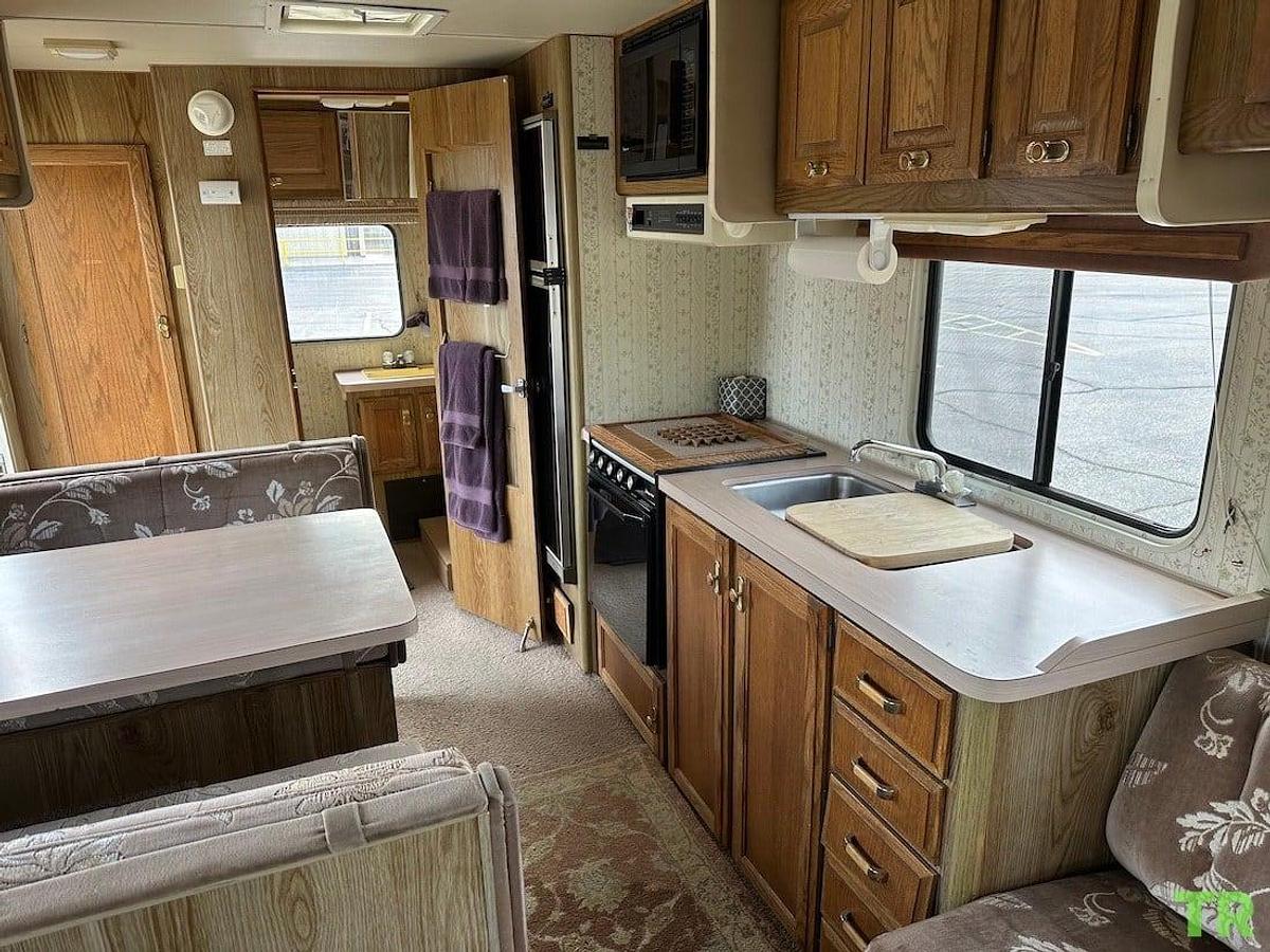 Used 1989 Motorhome on Ford E-350 Chassis