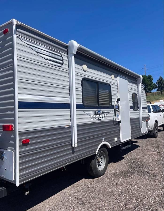Used 2020 Shasta Oasis 18FQ Travel Trailer