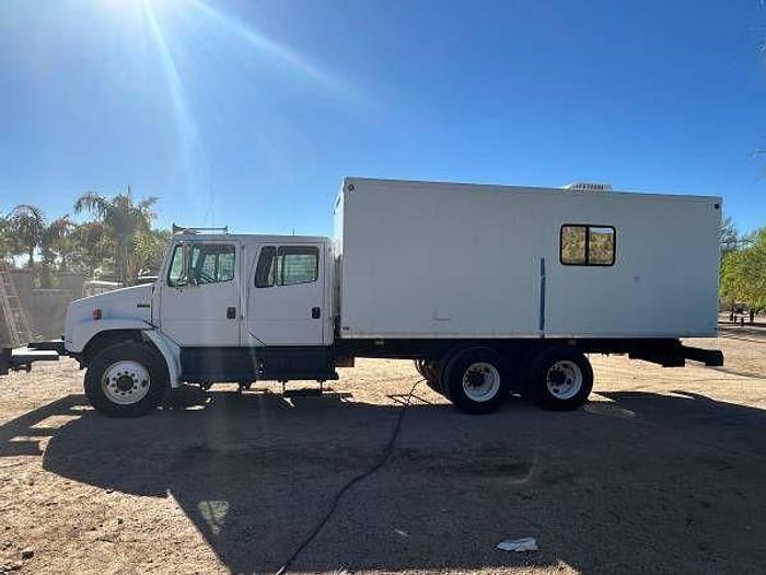 Used 2004 Freightliner FL80 Toterhome