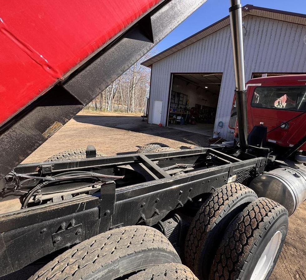 Used 2011 MACK PINNACLE CHU613