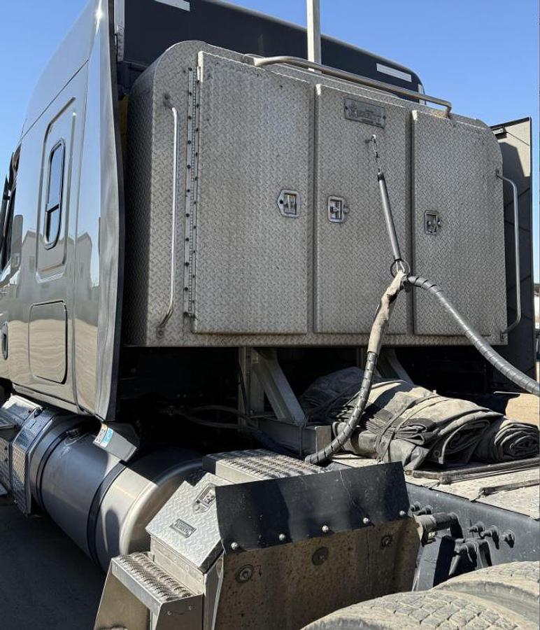 Used 2024 Freightliner Cascadia 125