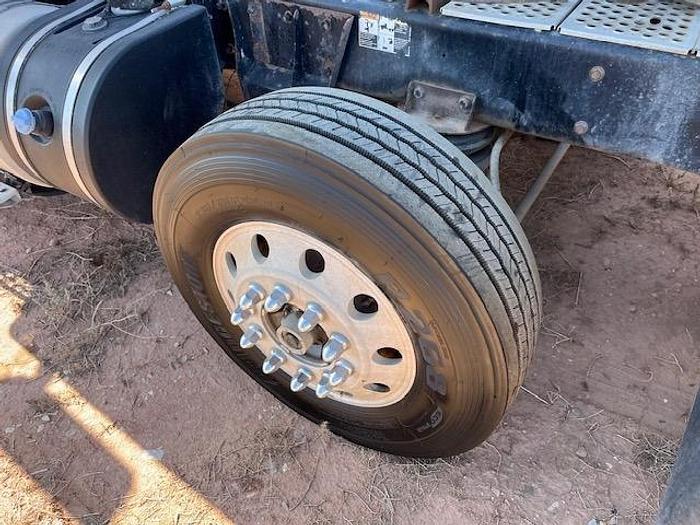 Used 2014 Kenworth T800 Sleeper