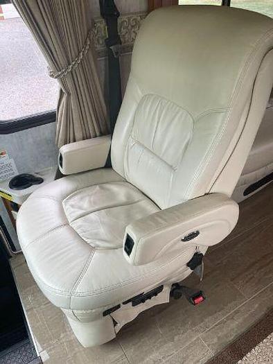 Used 2007 Fleetwood Revolution LE 40E