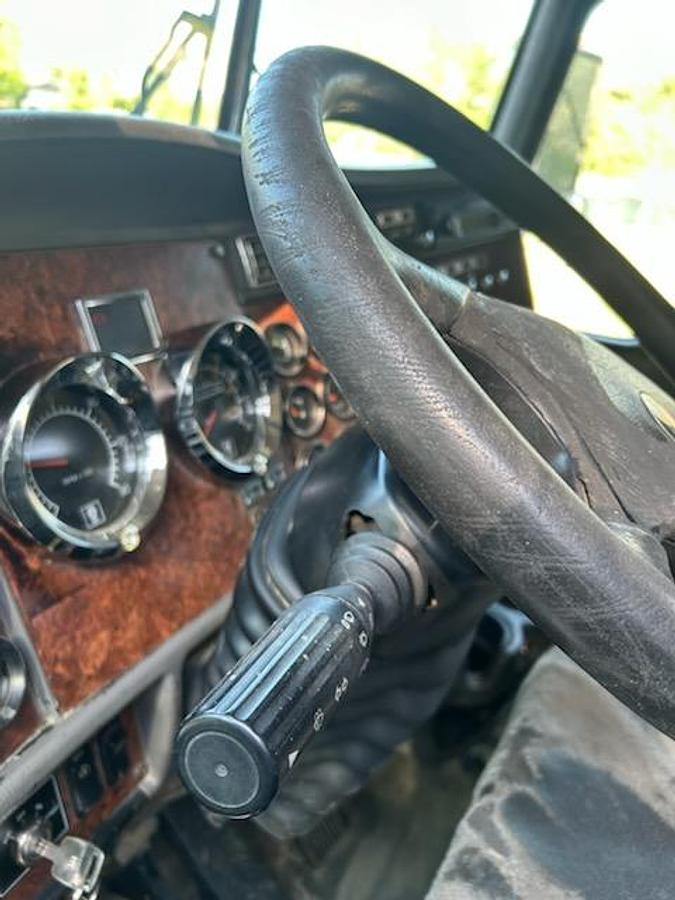 Used 2005 Kenworth T800 Dump Truck