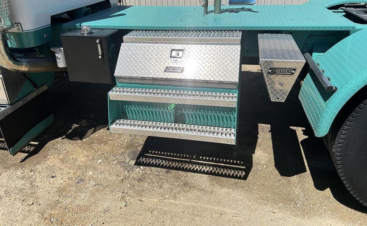 Used 1983 Peterbilt 359EXHD