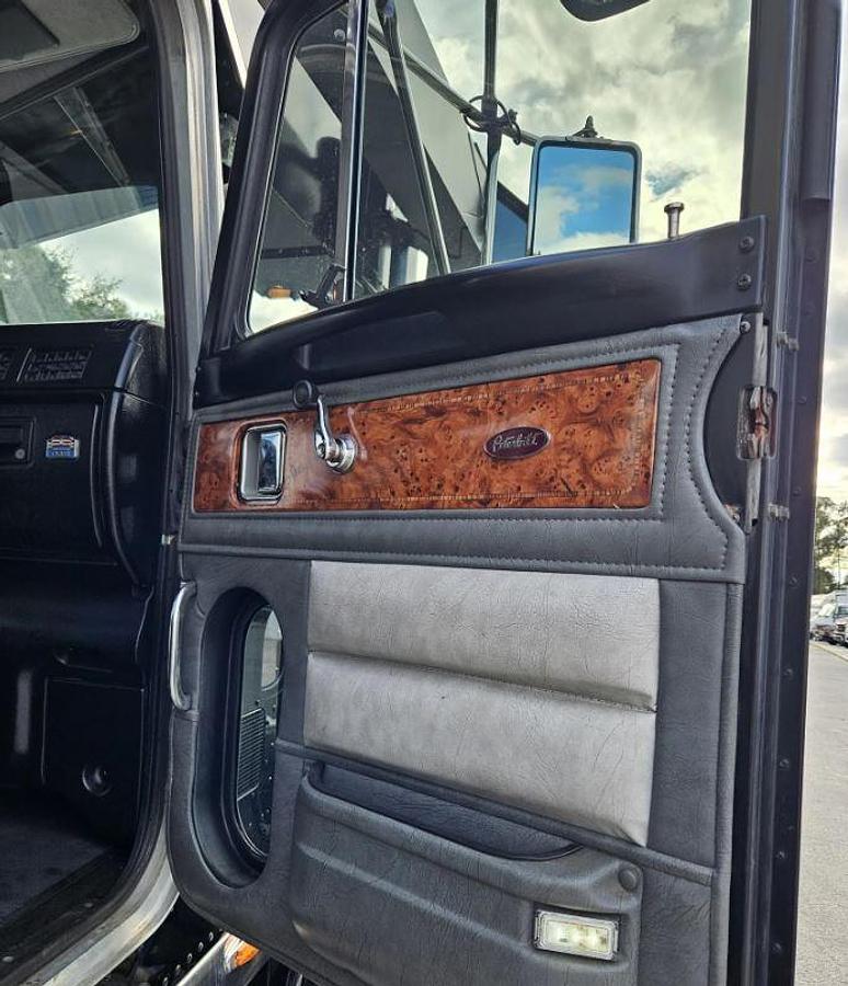 Used 2003 Peterbilt 357 Crane