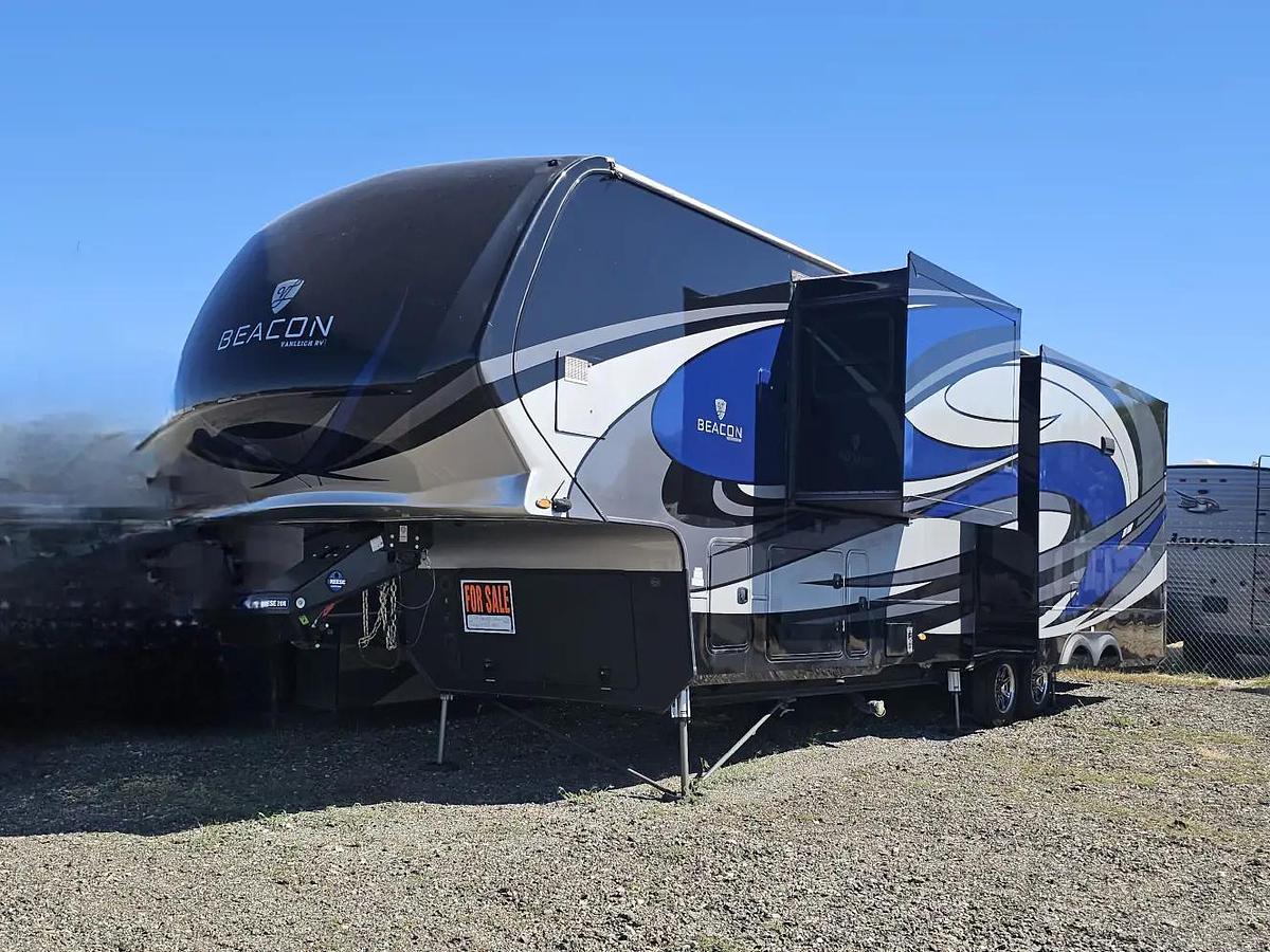 Used 2018 Vanleigh Beacon 39GBB Fifth Wheel