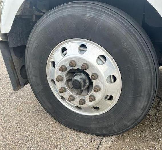 Used 2016 Freightliner CORONADO 132