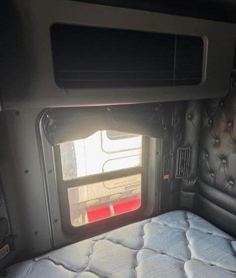 Used 2019 Kenworth T800 Conventional Sleeper Semi