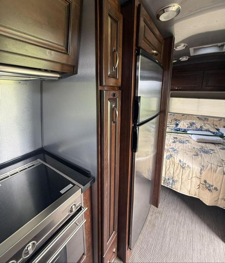 Used 2018 Airstream Classic 33FB