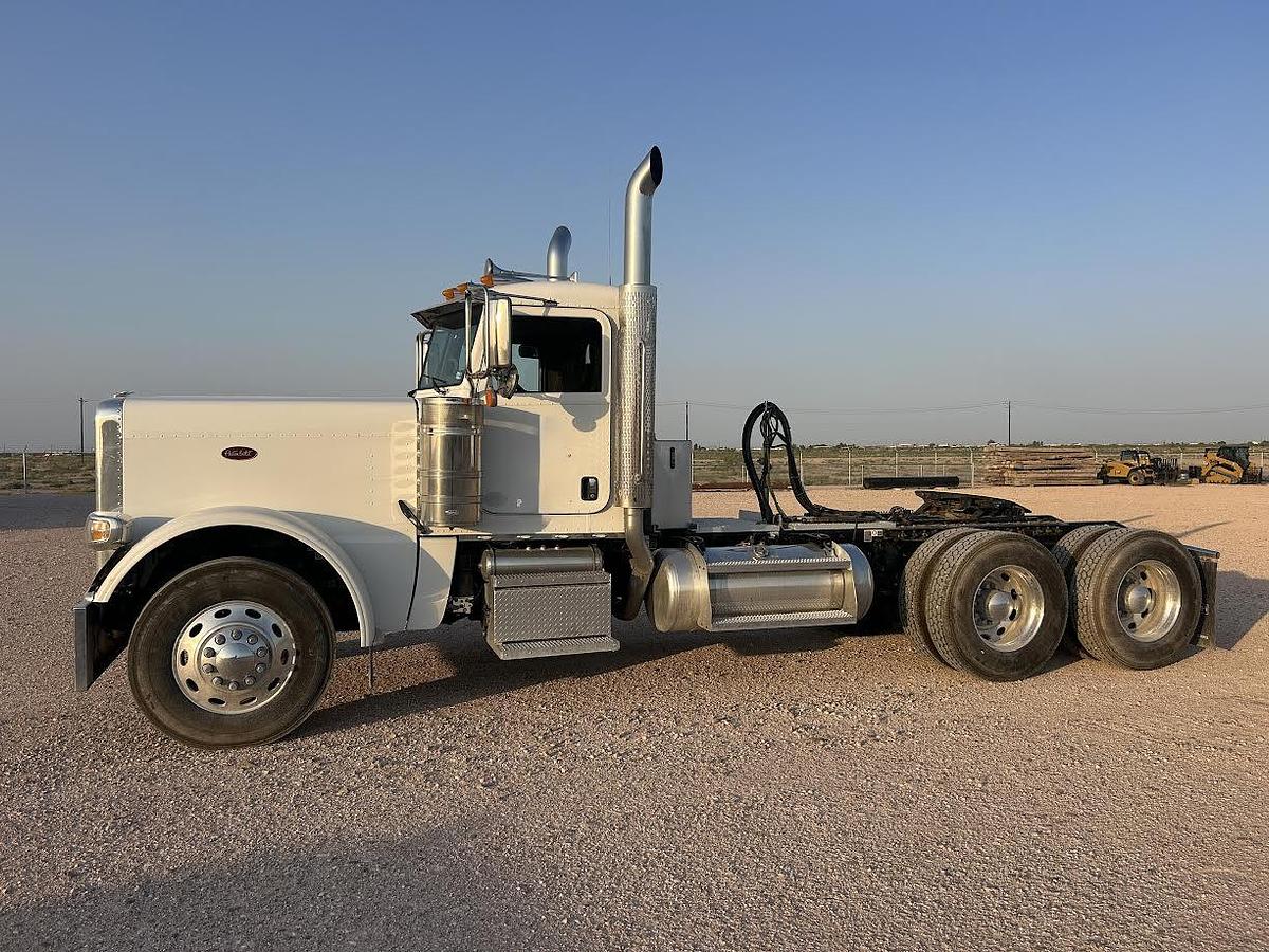 Used 2020 Peterbilt 389 Day Cab