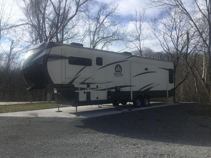 Used 2017 Crossroads Redwood Sequoia M-38KGKS