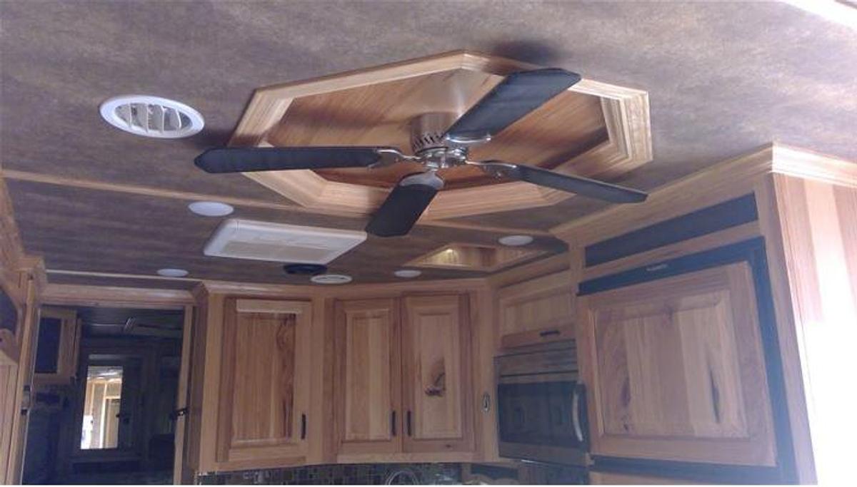 Used 2021 Lakota BHFK8315 3 Horse Trailer with Living Quarters