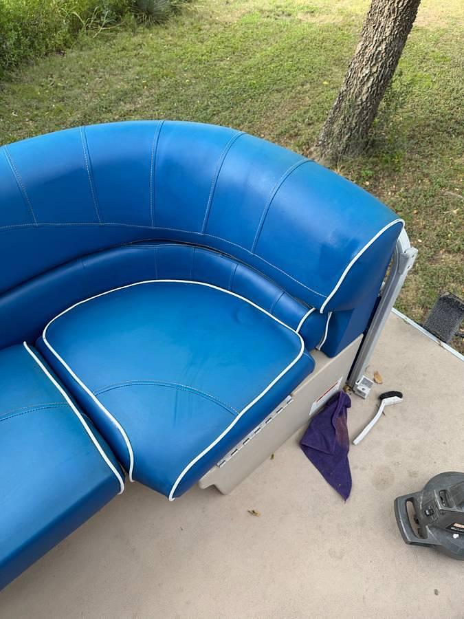 Used 2014 Sun Catcher G3 Pontoon – Yamaha 90 HP 4-Stroke – 500 Hours – Trolling Motor